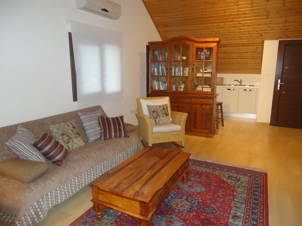 Petralona Apartment Agios Athanasios Habitación foto